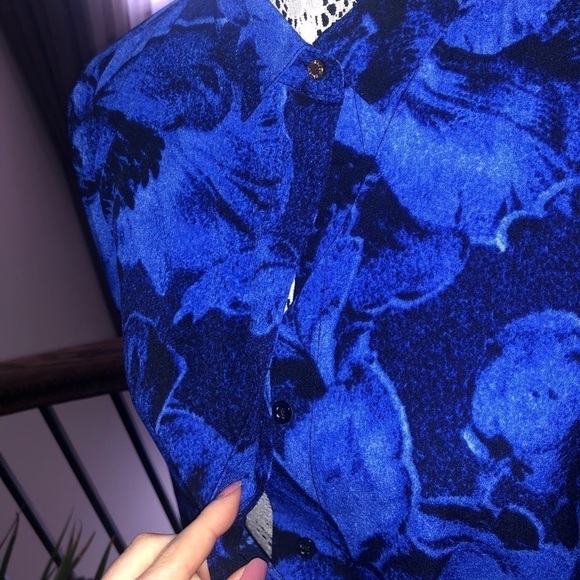 ‼️CLEARANCE SALE 
floral blouse - Picture 3 of 4